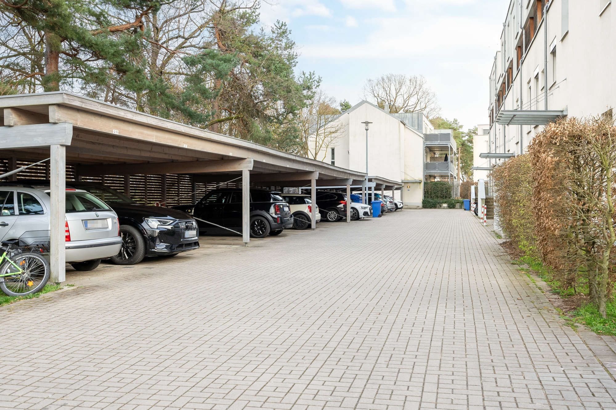 3 Zimmer Erdgeschosswohnung mit Garten in Fürth nahe Golfplatz von Maja Prenzel Immobilien Immobilienmaklerin in Fürth: Carport