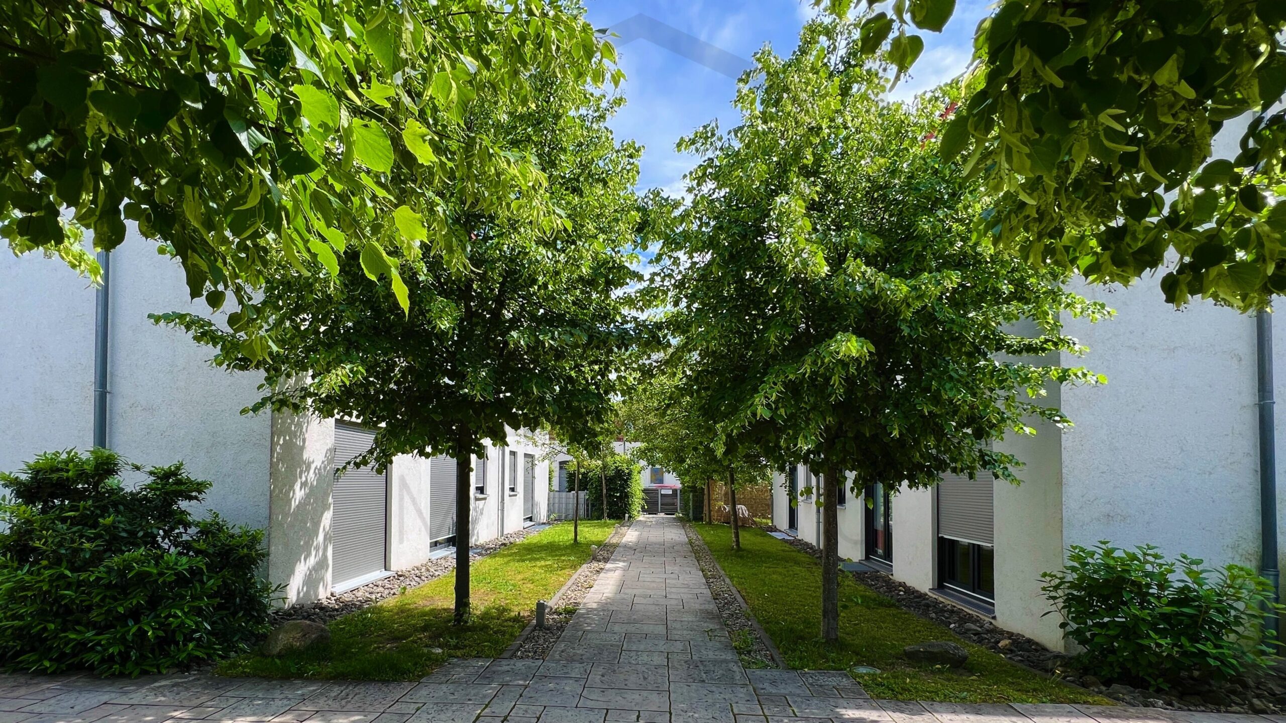 3 Zimmer Wohnung mit Balkon zum Kauf in Fürth-Süstadtpark von Maja Prenzel Immobilien Immobilienmaklerin in Fürth: Grüne gepflegte Anlage