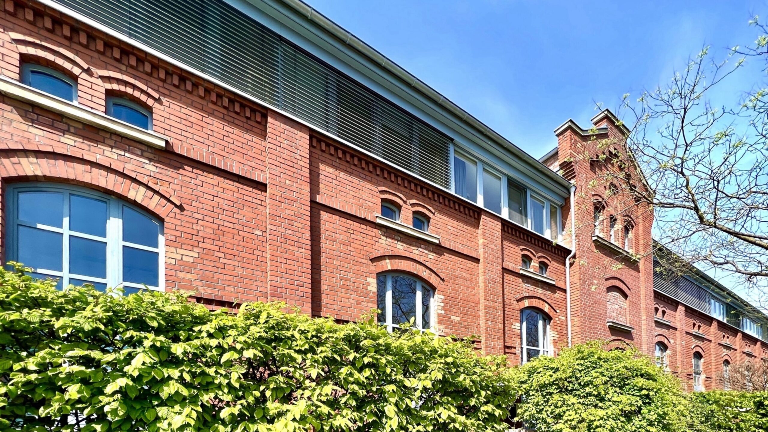 Loft im Pferdestall zum Kauf in Fürth-Südstadtpark von Maja Prenzel Immobilien-Immobilienmaklerin in Fürth: Ansicht historische Klinkerfassade